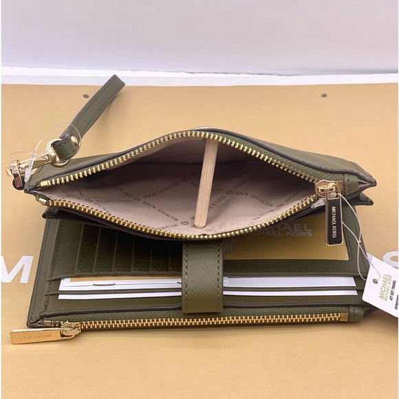 Michael Kors DoubleZip Wallet Wristlet
Phone Case DUFFLE - Picture 7 of 14